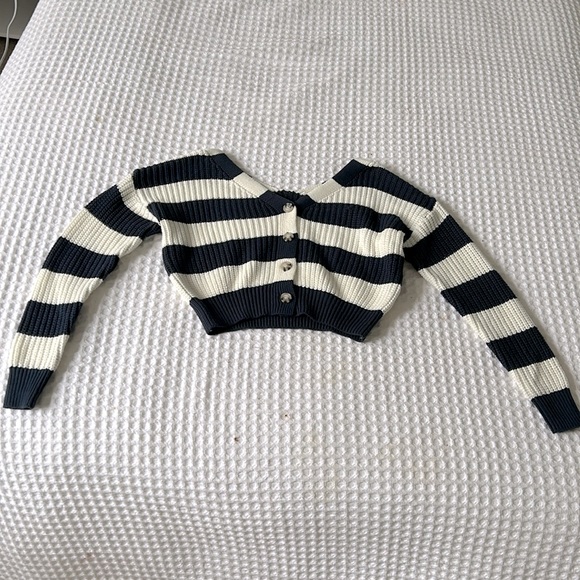 White and navy long sleeve sweater - Picture 1 of 1